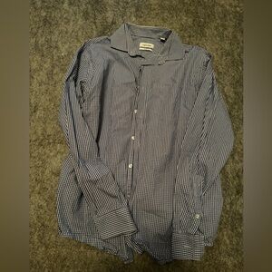 Calvin Klein Men’s Button Up Long Sleeve Dress Shirt. Size L